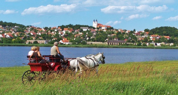 Kocsikázás a Belső-tó körül